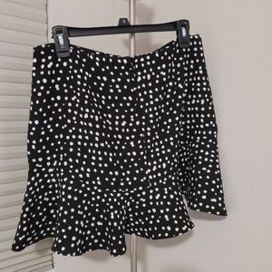 Ruffle bottom short skirt
